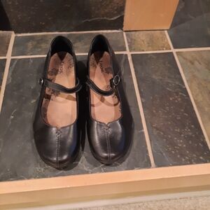 Taos Footwear Black Mary Jane Flats